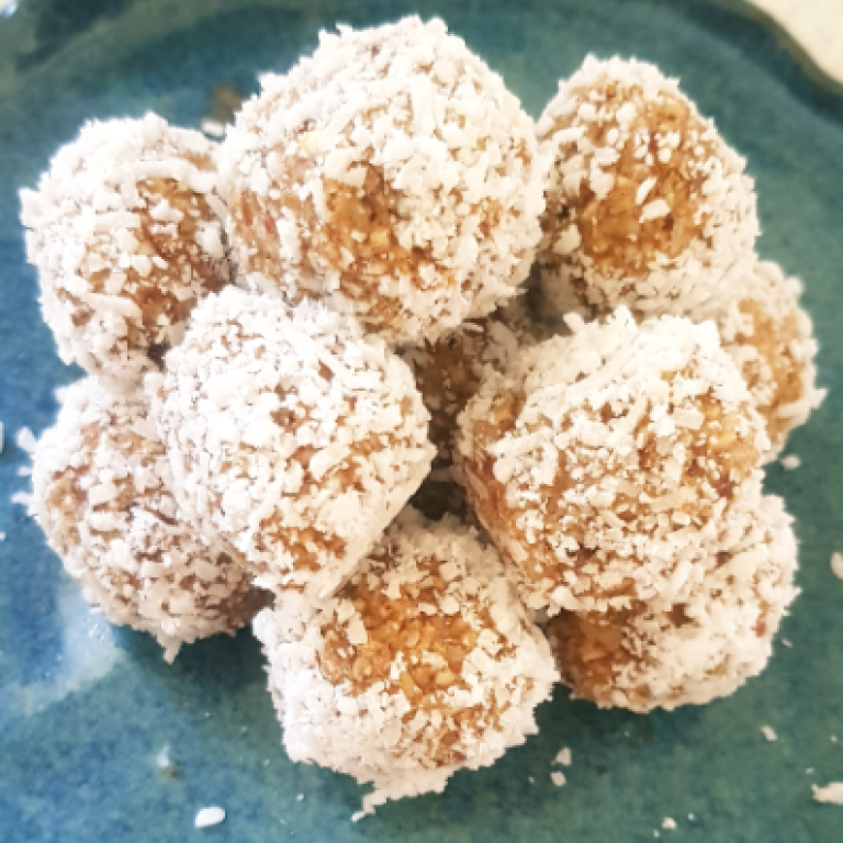 Carrot cake bliss balls