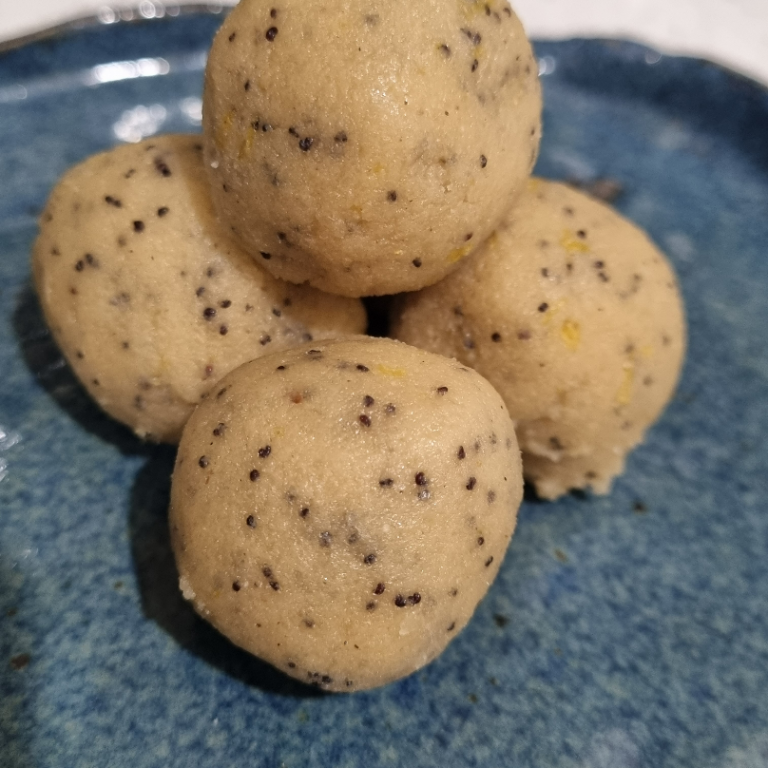 Lemon poppyseed protein bars