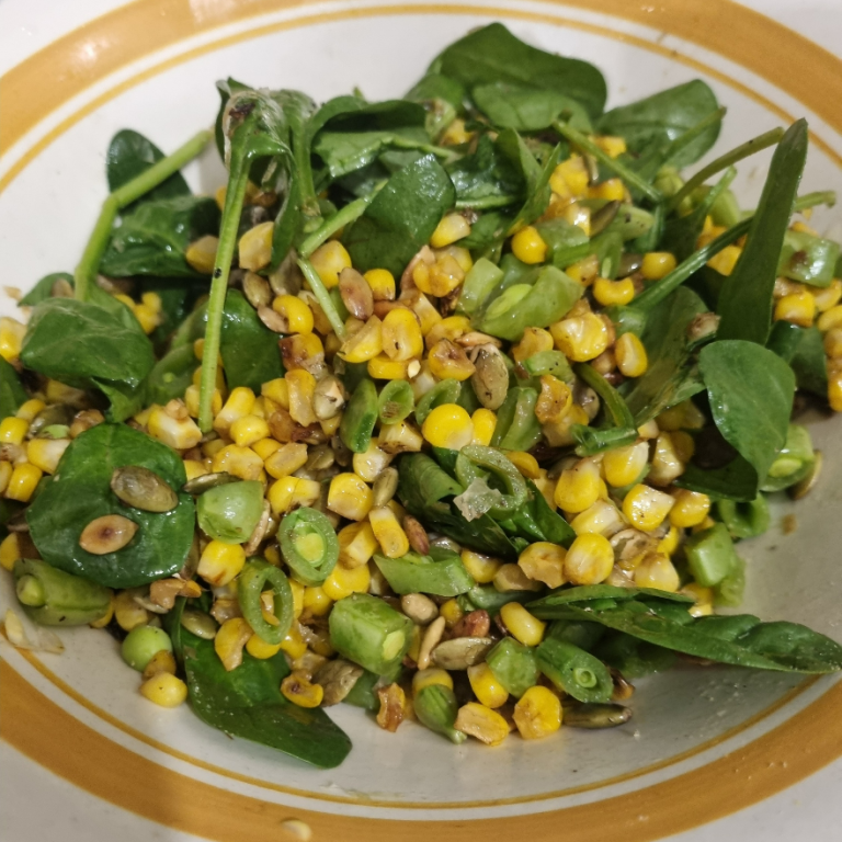 Salted popcorn salad